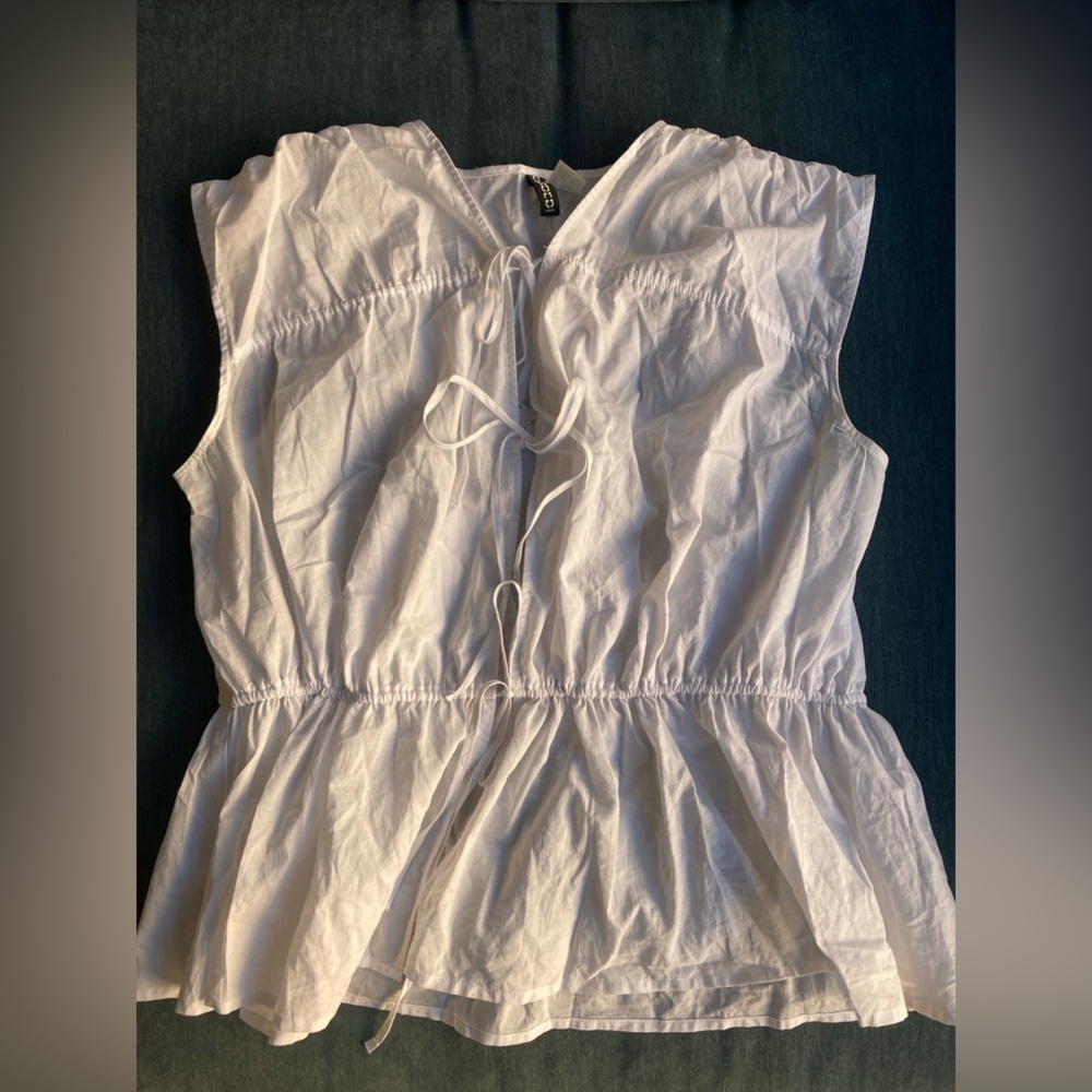 H&M White Sleeveless Blouse